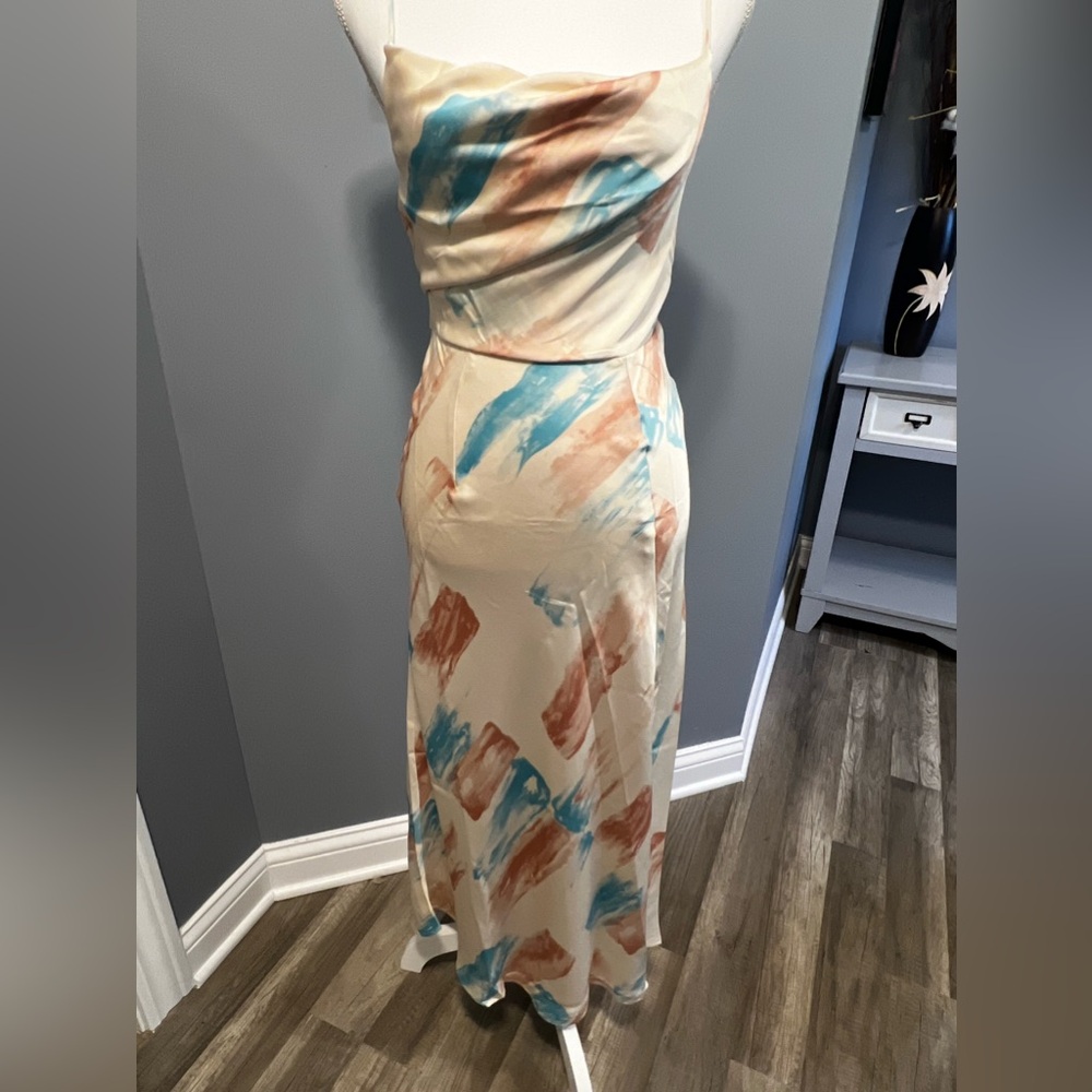 NWOT HERE COMES THE SUN SATIN LONG DRESS SIZE US SMALL